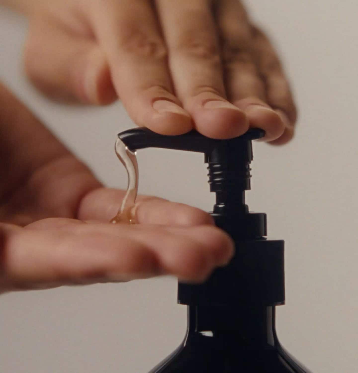 Hand pumping Aesop body cleanser